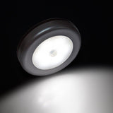 Akkumulátoros érzékelő LED világít az elemeken
