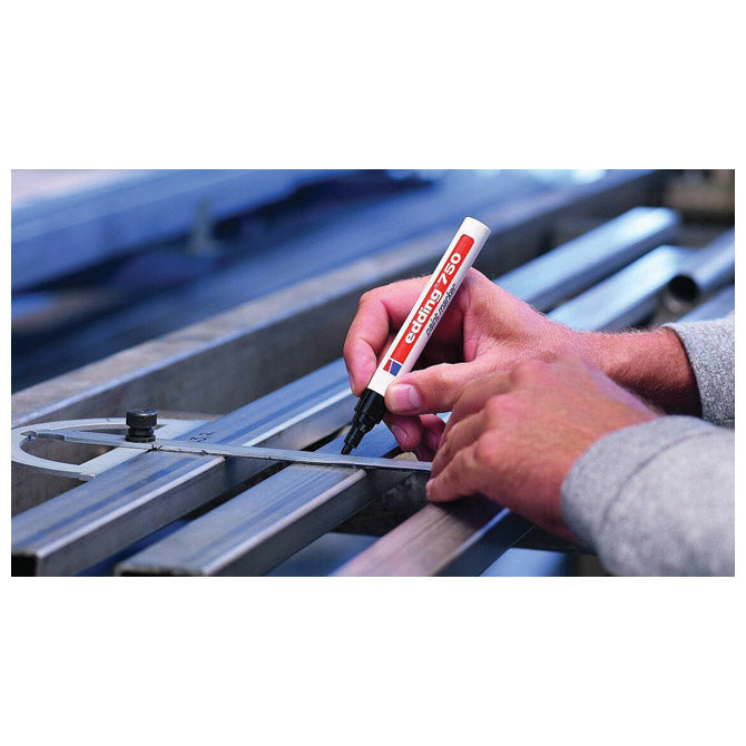 Marker permanentni lakirajući 2-4mm edding 750 crni
