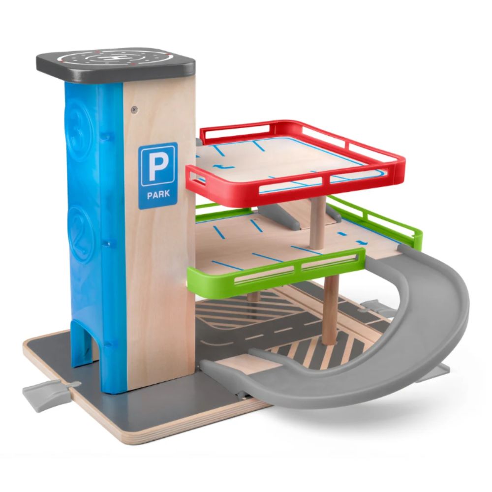 Drvena parking garaža s dodacima i liftom