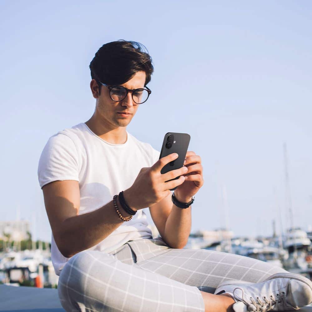 Spigen Glass tR EZ Fit Optik Pro sklo pro fotoaparát 2 ks AGL07921 pro iPhone 16 / 16 Plus - černé