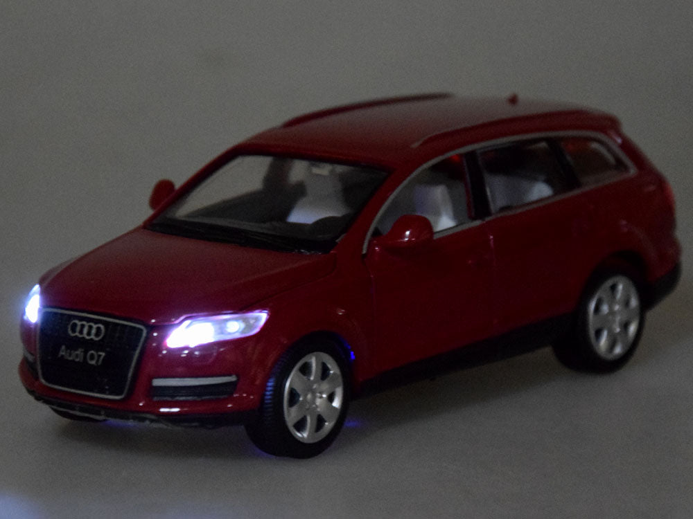 Metalni autić Audi Q7 (1:32)