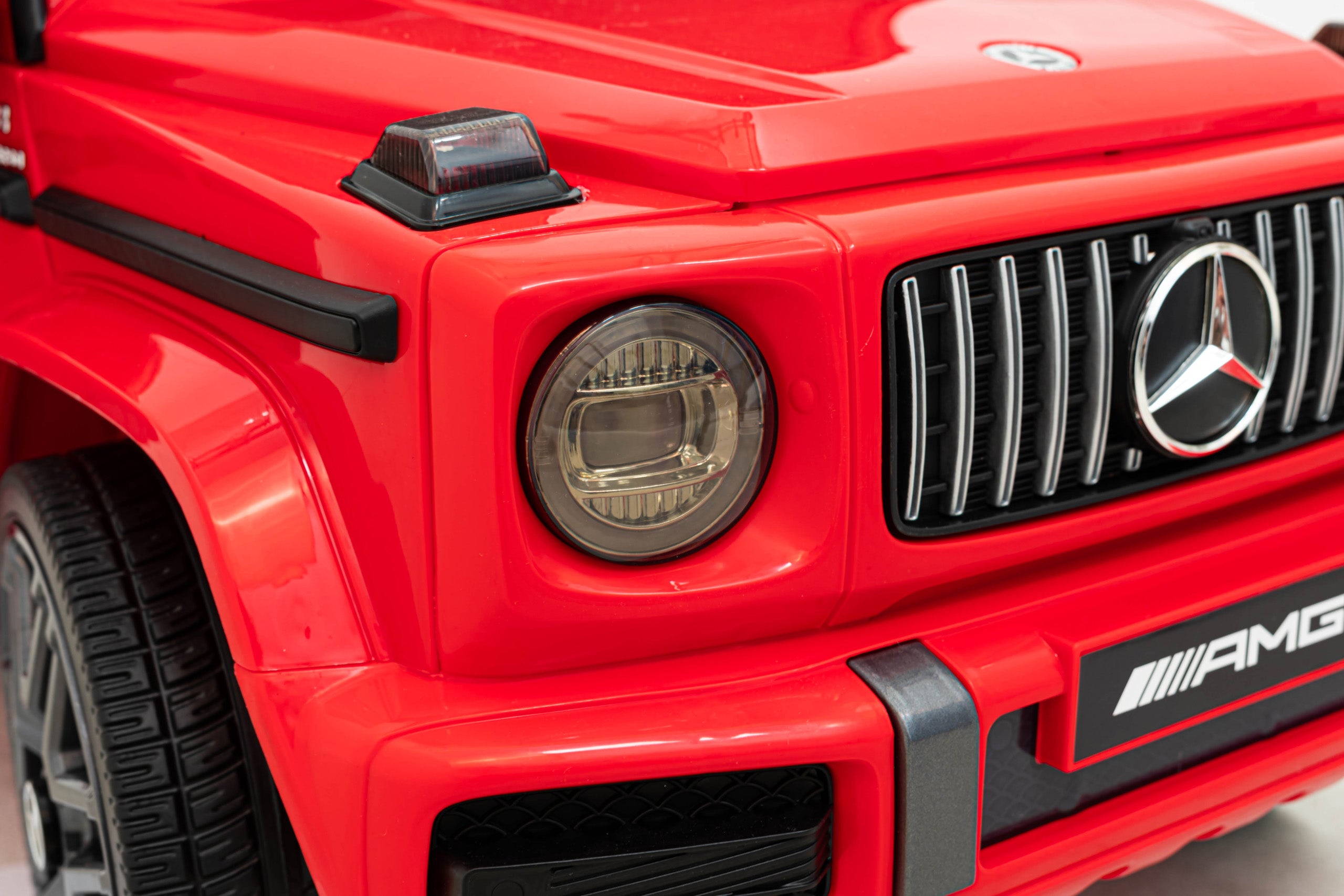 Licencirani auto na akumultor Mercedes G63 - crveni
