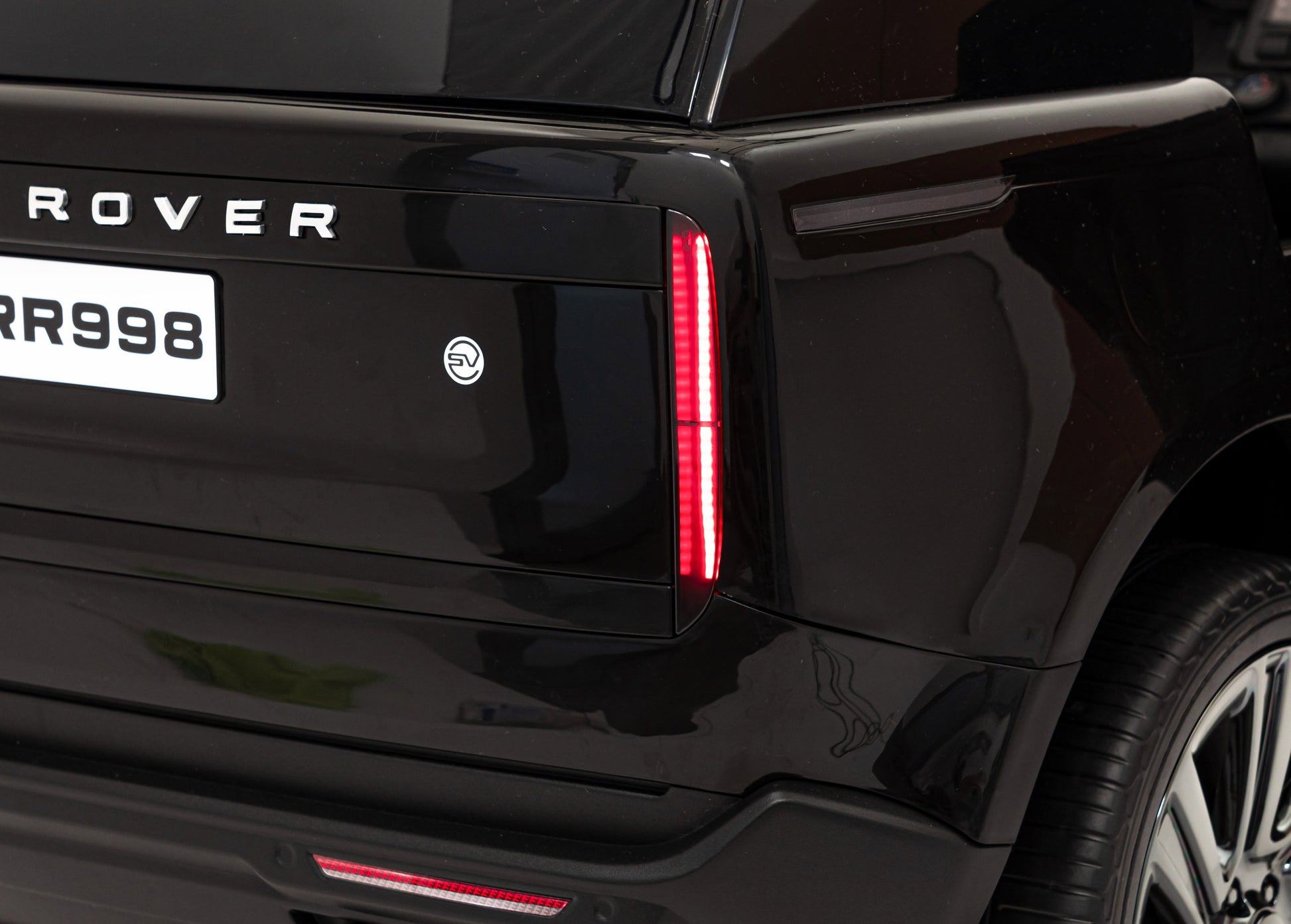 Licencirani auto na akumulator Range Rover SUV Lift 4x4 - DVOSJED - crni