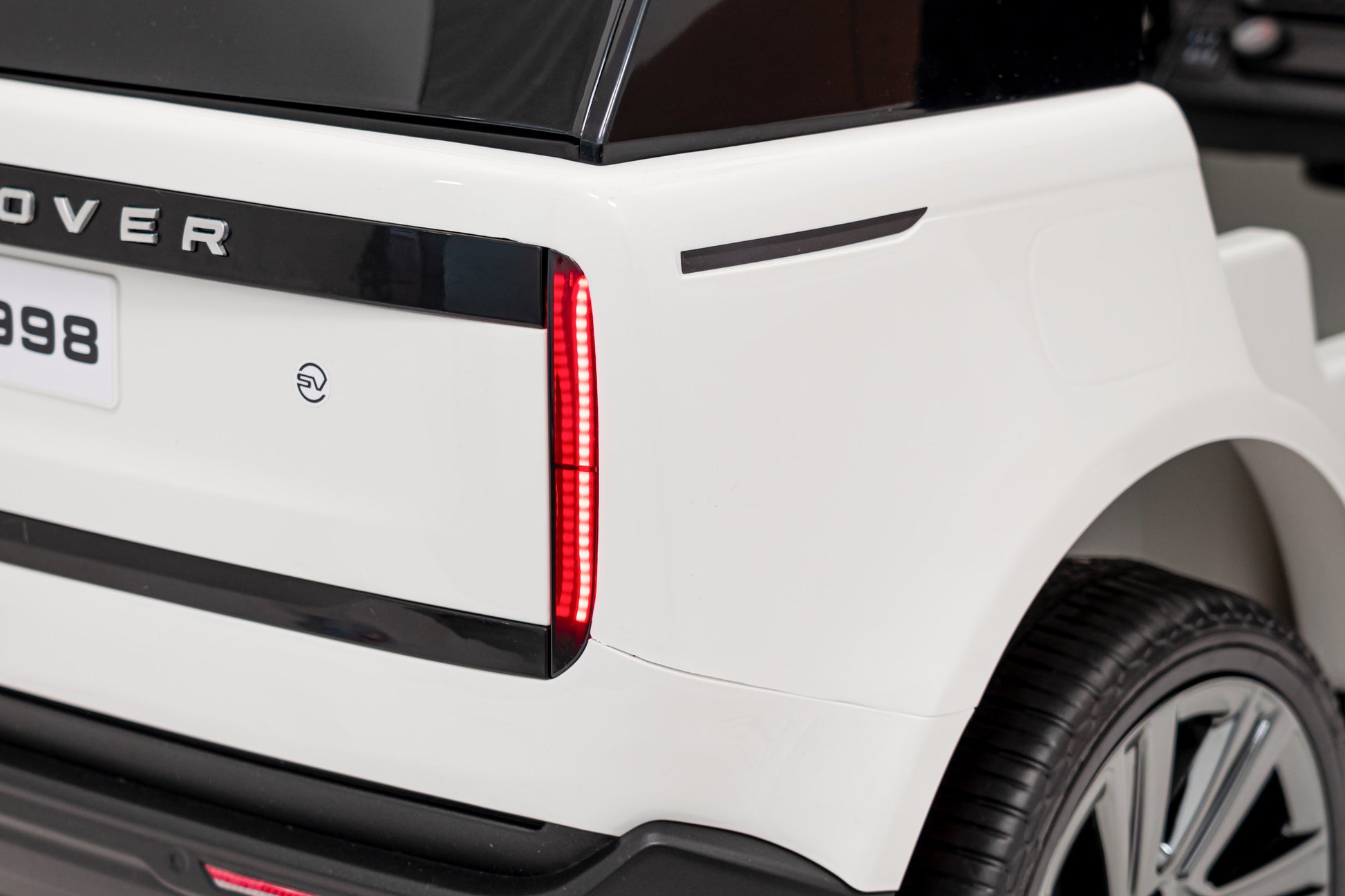 Licencirani auto na akumulator Range Rover SUV Lift - DVOSJED - bijeli