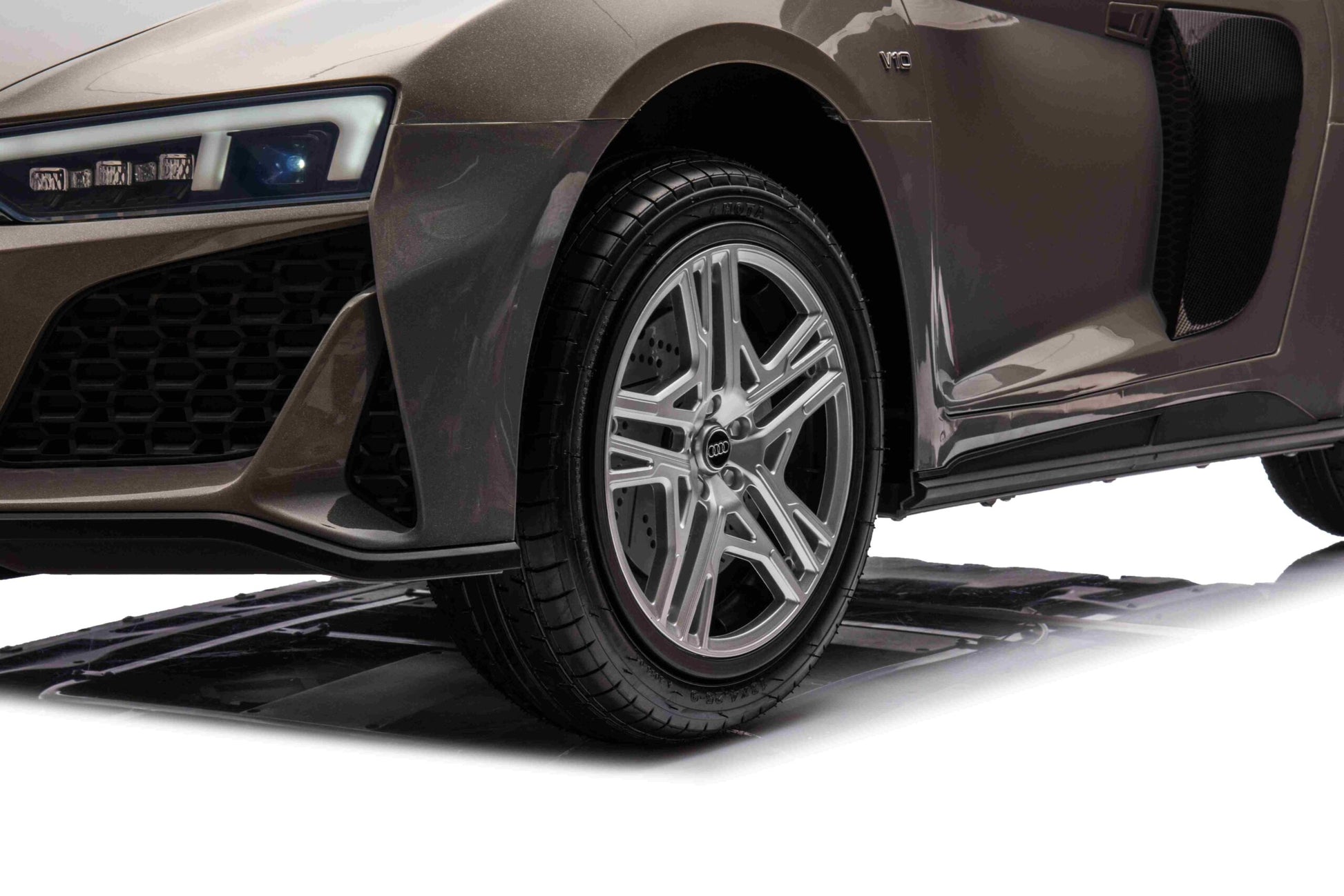 Licencirani auto na akumulator Audi R8 Spyder LIFT - dvosjed - sivi