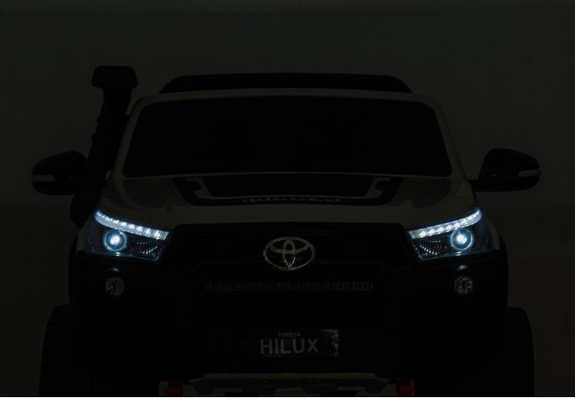 Licencirani auto na akumulator Toyota Hilux 4x4 - dvosjed - crni/lakirani