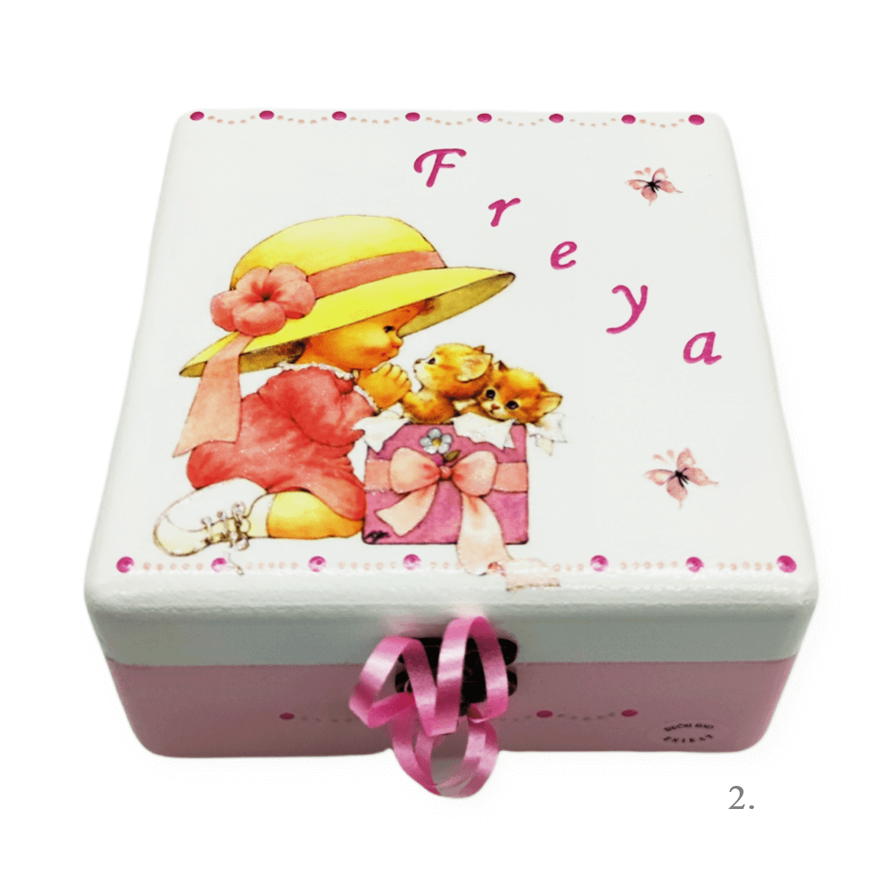 Personalizovaná krabice vzpomínek se jménem – dárek k narození, křtinám nebo narozeninám dítěte – 2. 16x16x10cm –165132