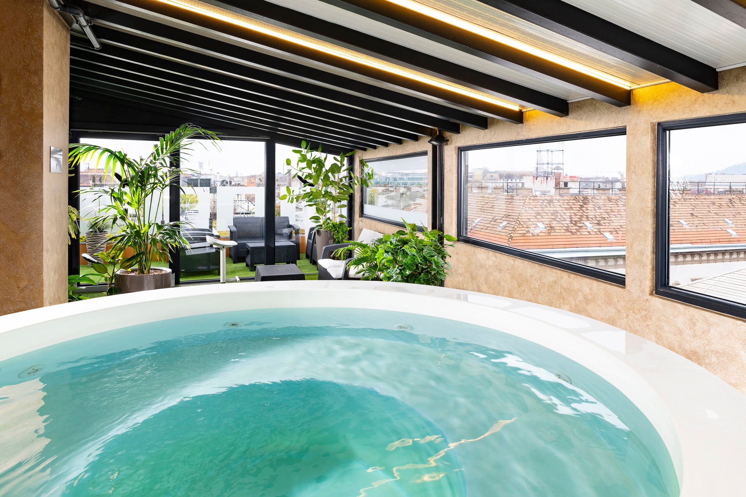 Budapešť, 1 nebo 2 nebo 3 noci v dvoulůžkovém pokoji Superior nebo pokoji typu Twin pro 2+1 osobu (snídaně a wellness) v hotelu Bo33 Hotel****