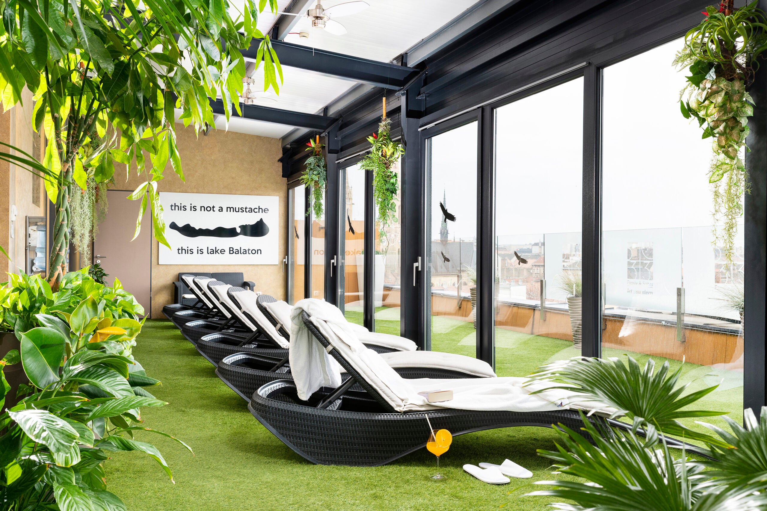 Budapešť, 1 nebo 2 nebo 3 noci v dvoulůžkovém pokoji Superior nebo pokoji typu Twin pro 2+1 osobu (snídaně a wellness) v hotelu Bo33 Hotel****