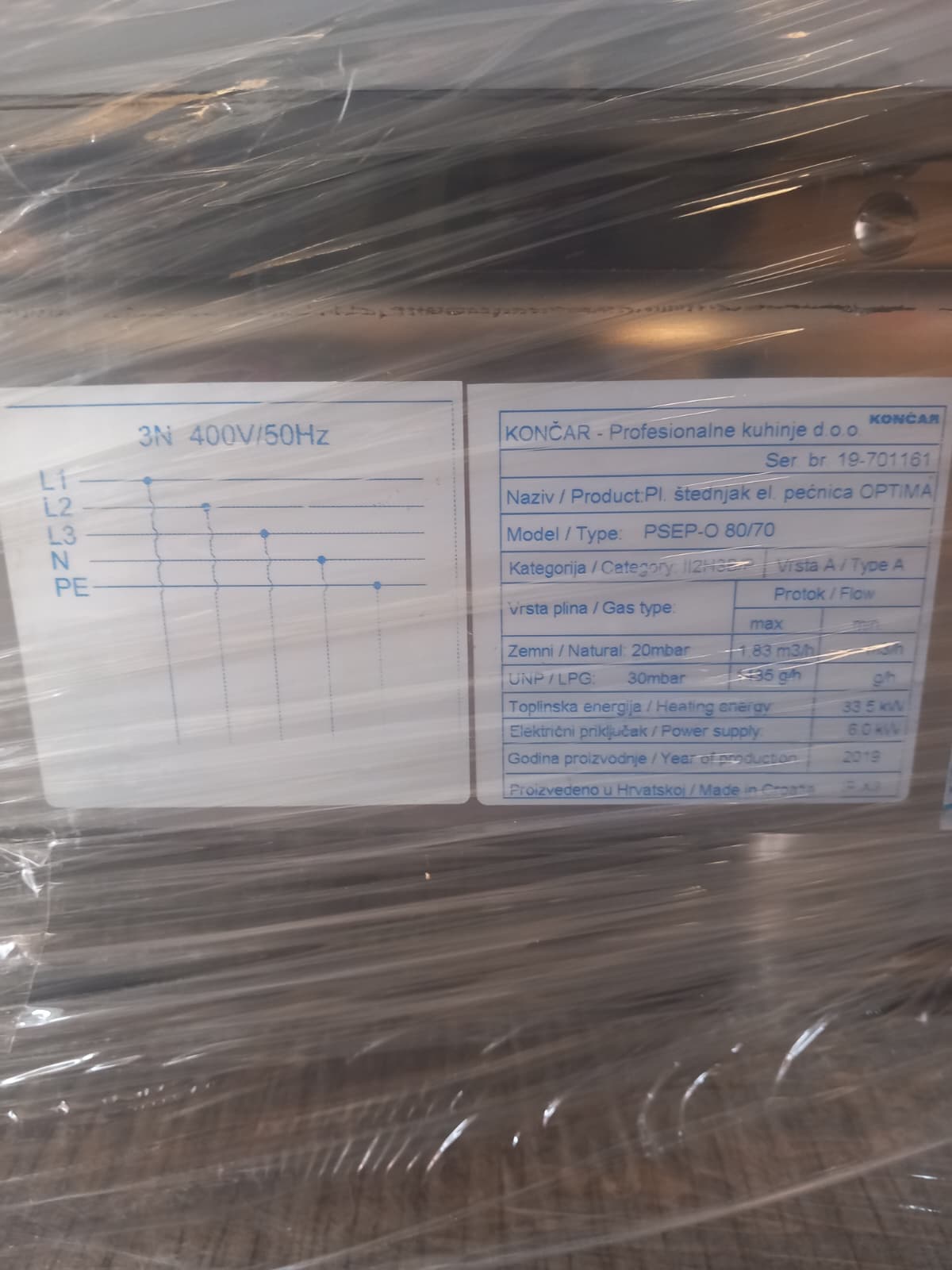 Štednjak plinski s 4 plamenika i električnom pećnicom