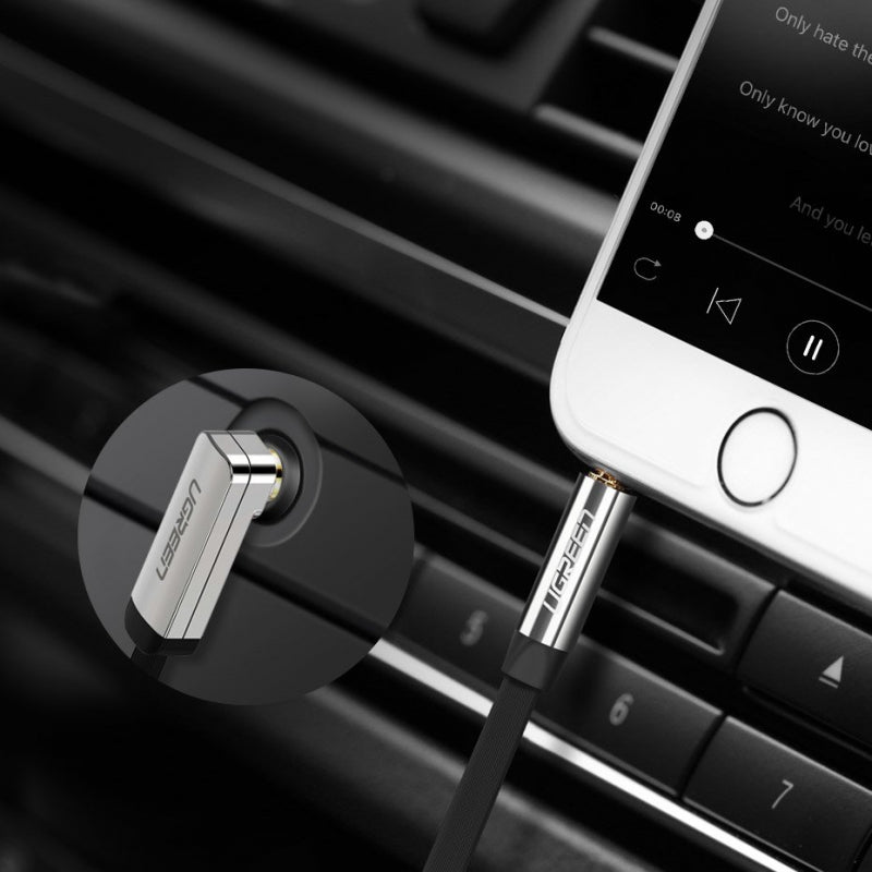UGREEN audio kabel 3,5 mm na 3,5 mm úhlový, 50 cm, černý