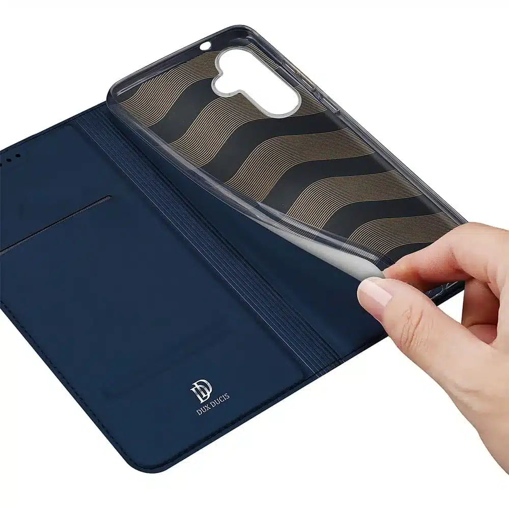 DUX DUCIS Skin Pro – hladké kožené pouzdro pro Samsung Galaxy A15 4G/5G modré