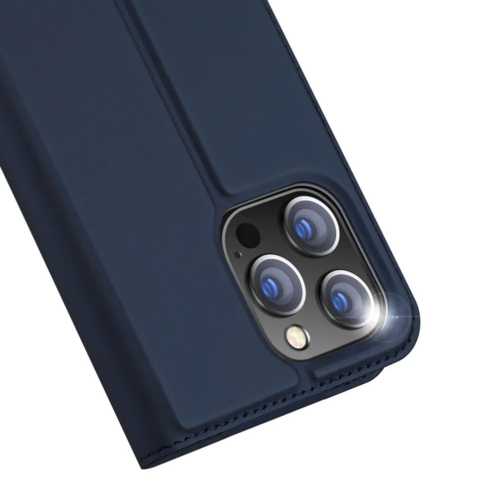 DUX DUCIS Skin Pro – Hladké kožené pouzdro pro Apple iPhone 15 modré