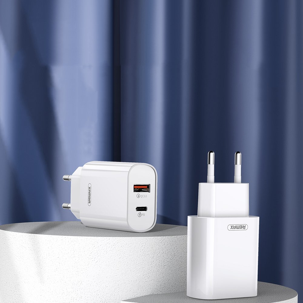 Remax nástěnná USB nabíječka USB / USB Type-C pro rychlé nabíjení QC 3.0 18W