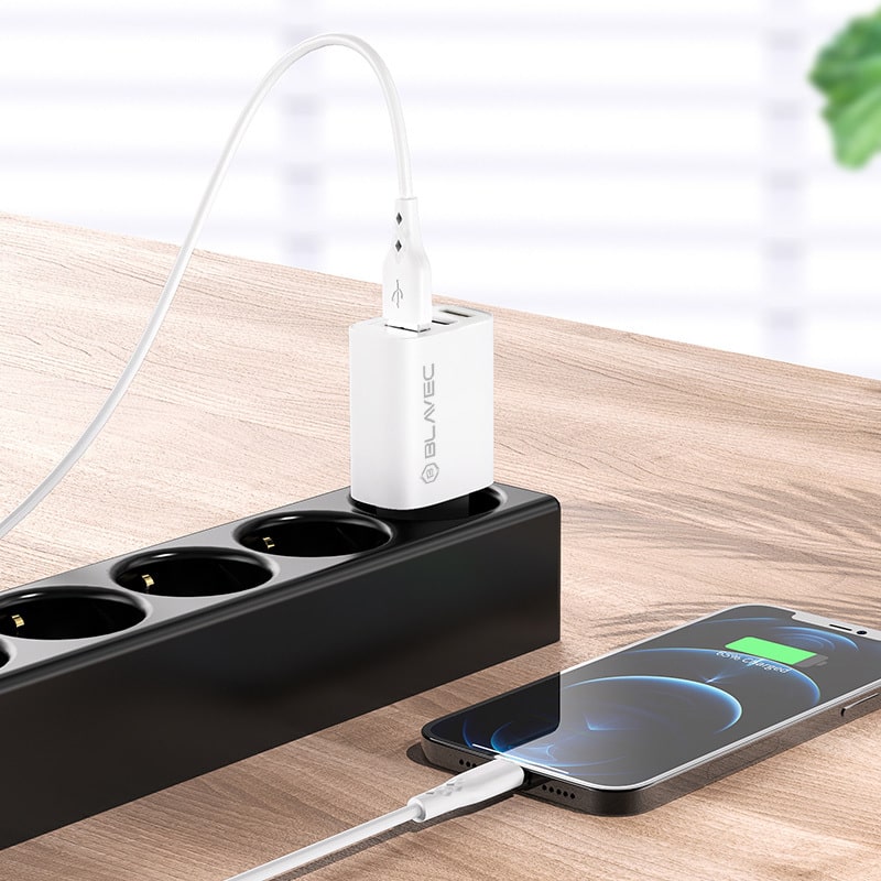 BLAVEC BC3 NÁSTĚNNÁ NABÍJEČKA - 3xUSB - 3A (TCBC3-3UW3A) BÍLÁ