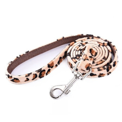 Nastavitelný postroj s vodítkem pro psy se vzorem leoparda